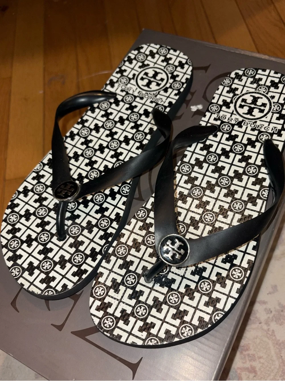 Tory Burch Chelsea geometric-print flip-flops, Size 8.5